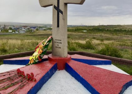 Клирик храма отслужил Литию по всем погибшим казакам в годы ВОВ.