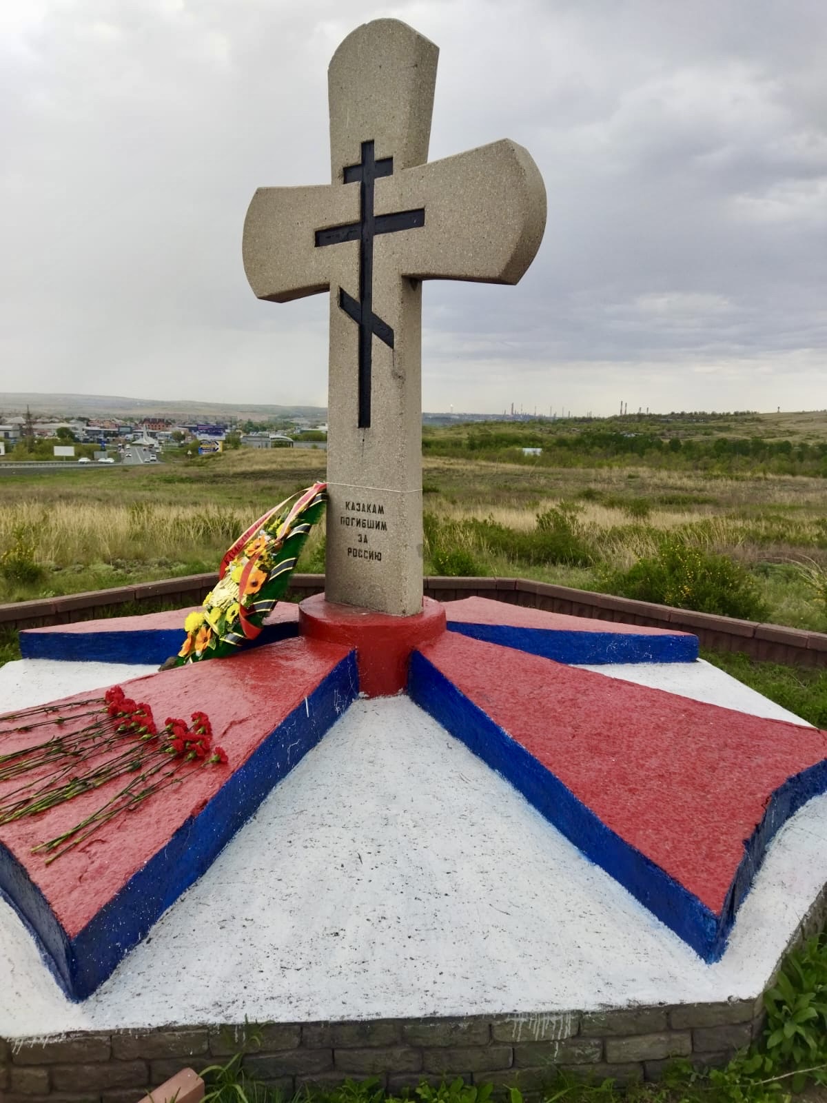 Клирик храма отслужил Литию по всем погибшим казакам в годы ВОВ.